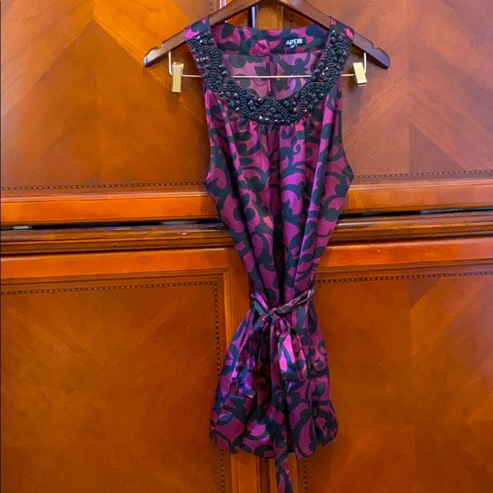 Sleeveless blouse
